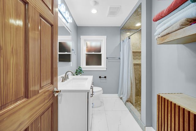 6056 W Fletcher Street, Chicago, IL 60634