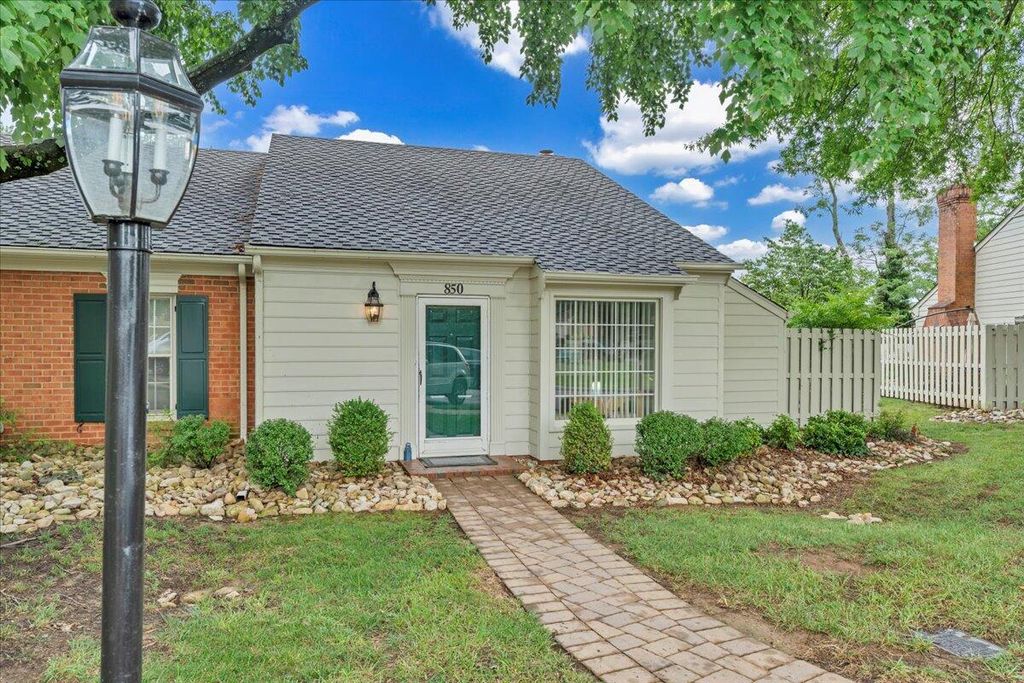 850 Stonegate CT, Salem, VA 24153