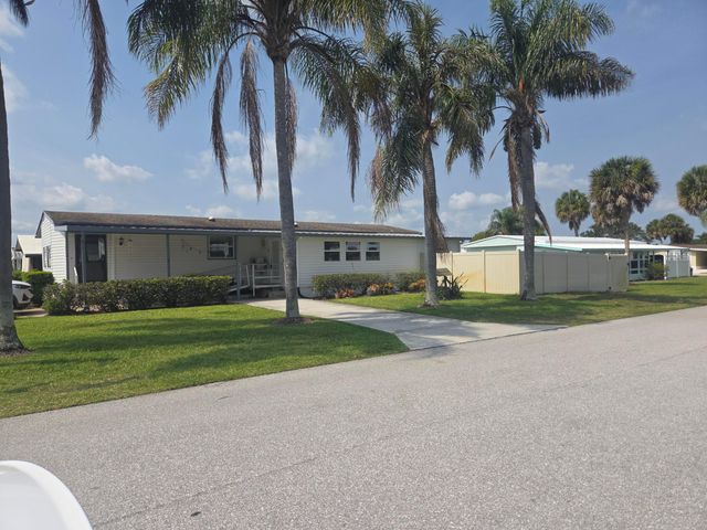 7750 SE Shenandoah Drive, Hobe Sound, FL 33455