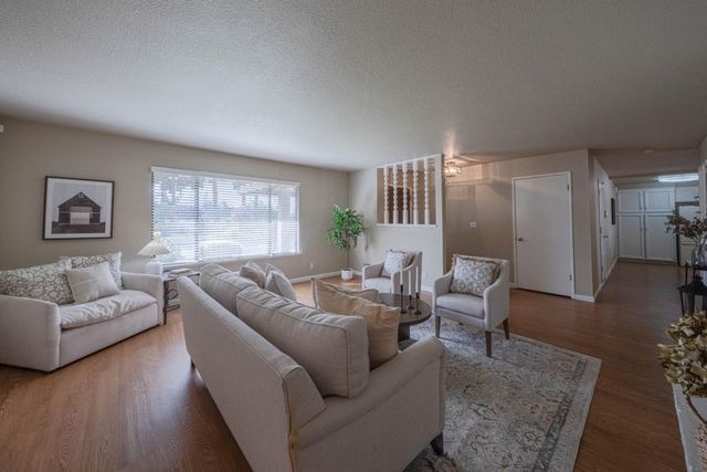 330 Woodside Drive 104, Salinas, CA 93901