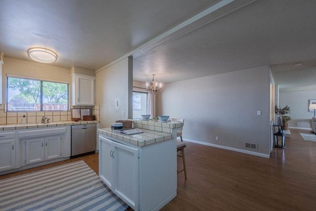 330 Woodside Drive 104, Salinas, CA 93901