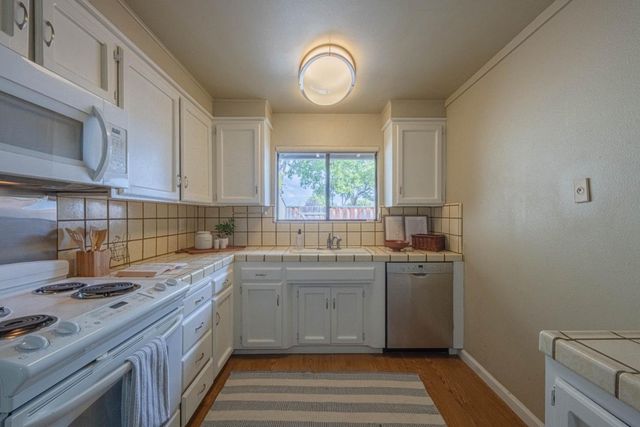 330 Woodside Drive 104, Salinas, CA 93901