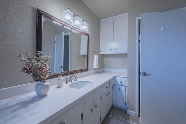 330 Woodside Drive 104, Salinas, CA 93901