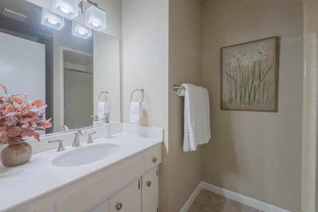 330 Woodside Drive 104, Salinas, CA 93901