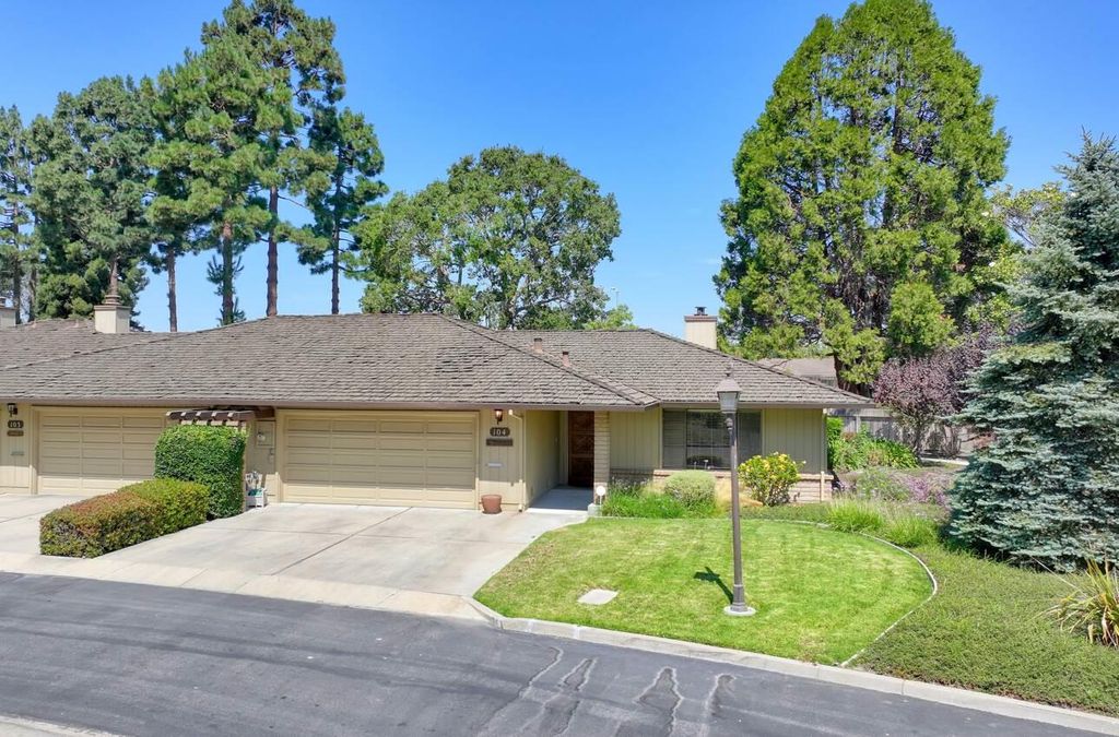 330 Woodside Drive 104, Salinas, CA 93901