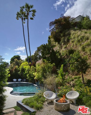 8675 Hollywood Blvd, Los Angeles, CA 90069