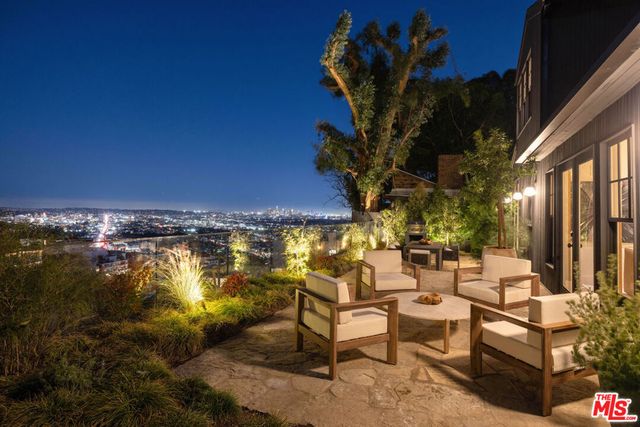 8675 Hollywood Blvd, Los Angeles, CA 90069