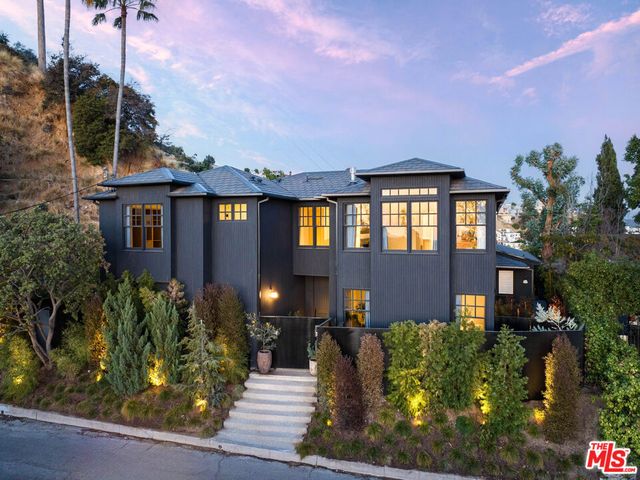 8675 Hollywood Blvd, Los Angeles, CA 90069