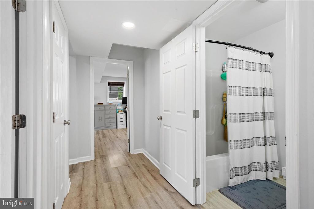 Image 19 of property listing at 21609 KELSO DR, Hagerstown, MD 21742