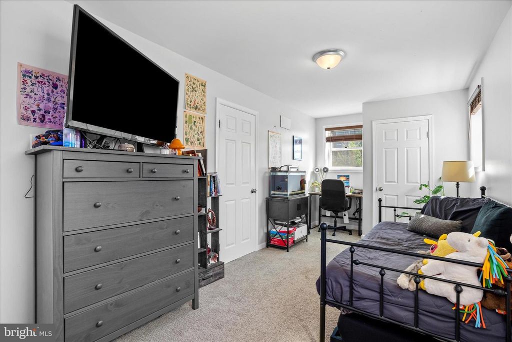 Image 21 of property listing at 21609 KELSO DR, Hagerstown, MD 21742