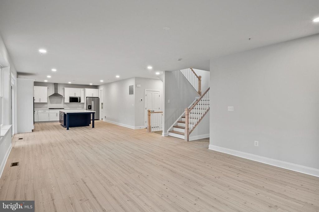 Image 13 of property listing at 4496 ILCHESTER RD, Ellicott City, MD 21043