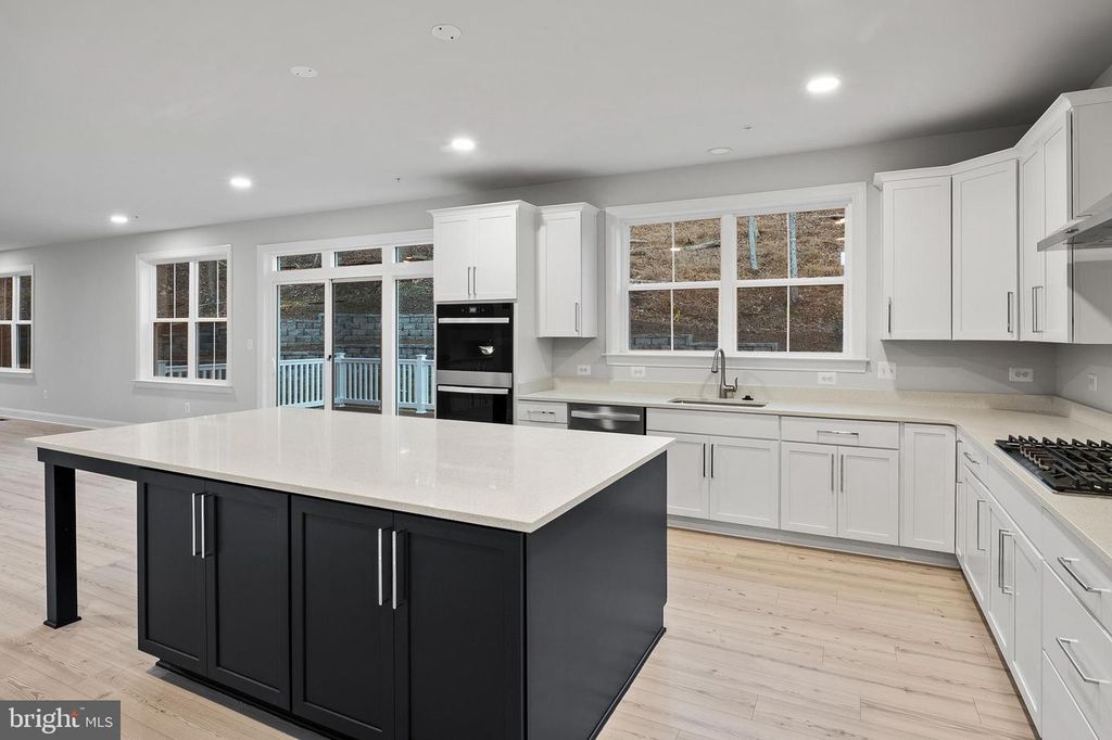 Image 18 of property listing at 4496 ILCHESTER RD, Ellicott City, MD 21043