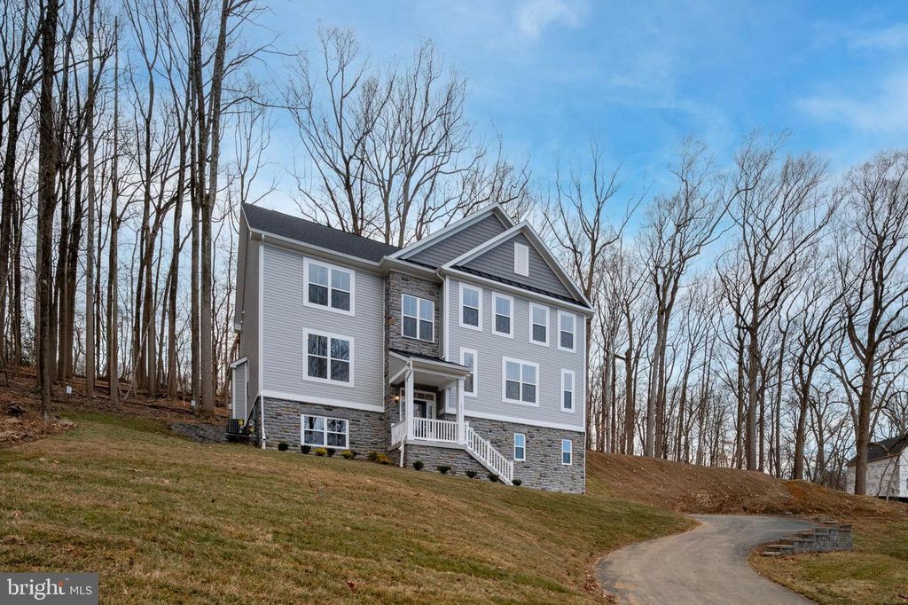 Image 2 of property listing at 4496 ILCHESTER RD, Ellicott City, MD 21043