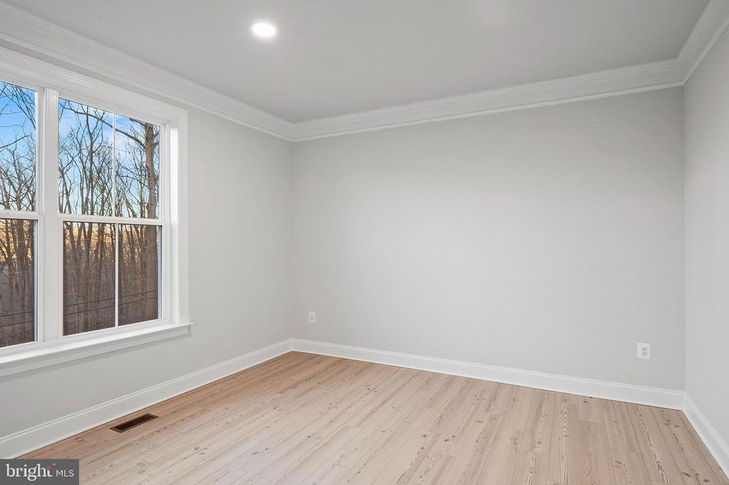 Image 7 of property listing at 4496 ILCHESTER RD, Ellicott City, MD 21043