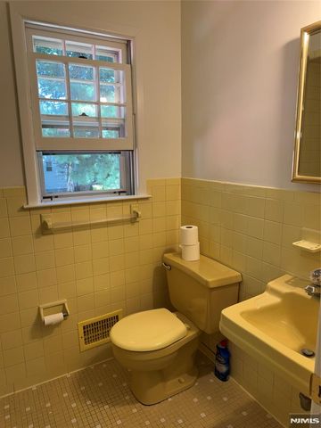 76 Cider Mill, Hawthorne, NJ 07506