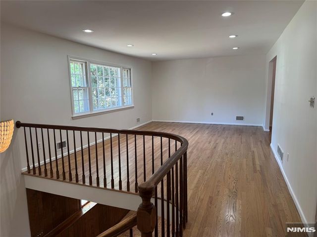 76 Cider Mill, Hawthorne, NJ 07506