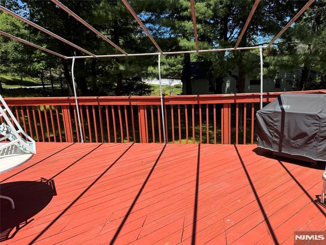 76 Cider Mill, Hawthorne, NJ 07506