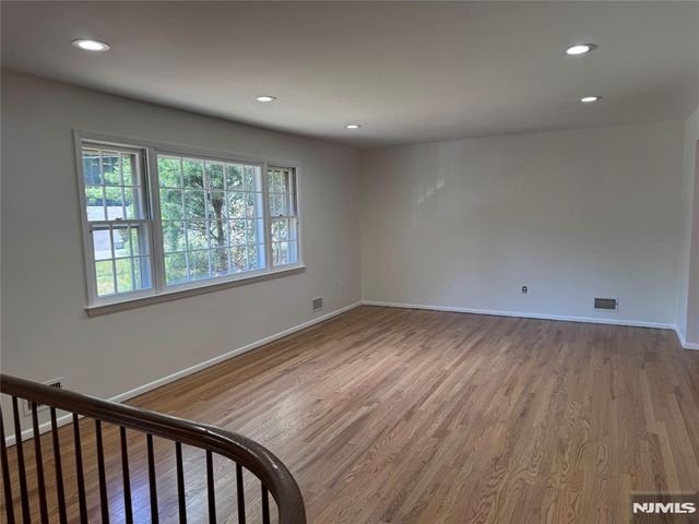 76 Cider Mill, Hawthorne, NJ 07506