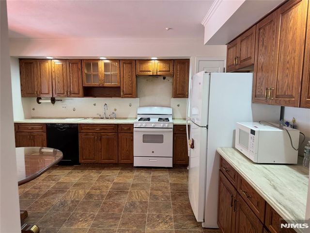 76 Cider Mill, Hawthorne, NJ 07506