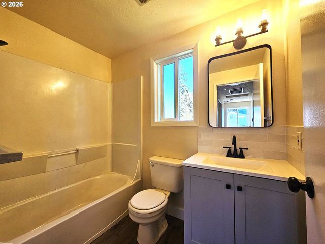 4343 GRANT St, West Linn, OR 97068