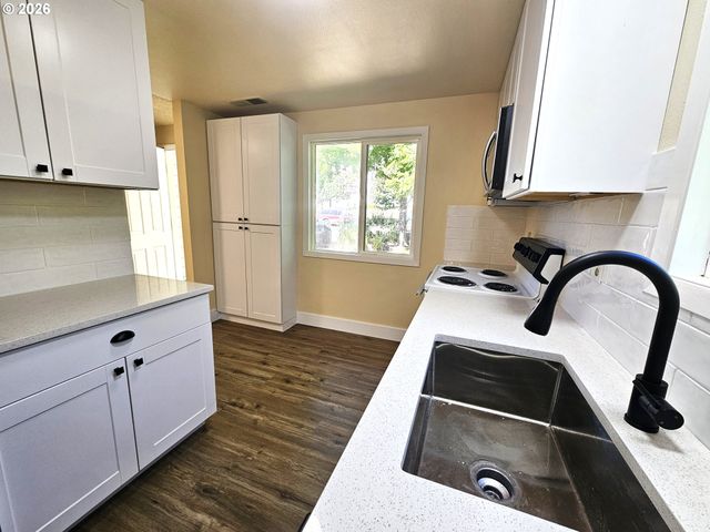 4343 GRANT St, West Linn, OR 97068