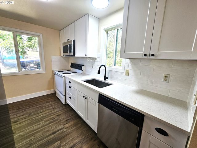 4343 GRANT St, West Linn, OR 97068