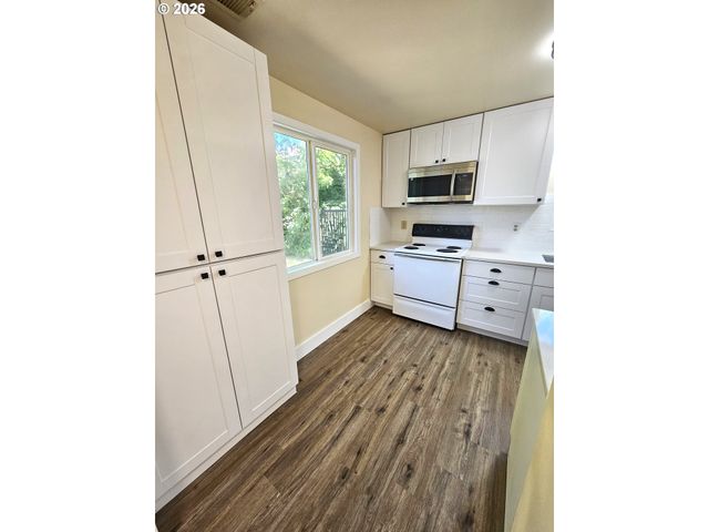 4343 GRANT St, West Linn, OR 97068