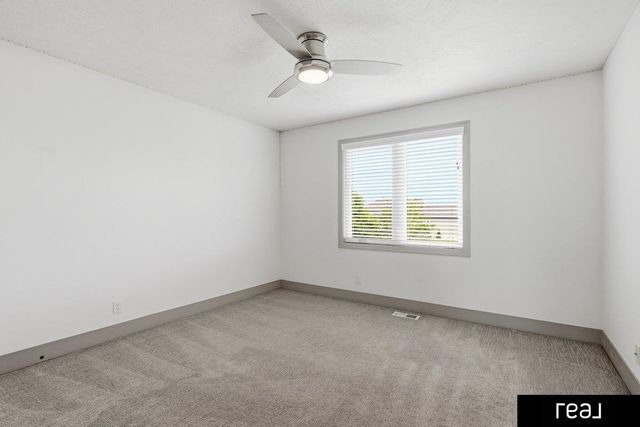 21825 H Street, Elkhorn, NE 68022