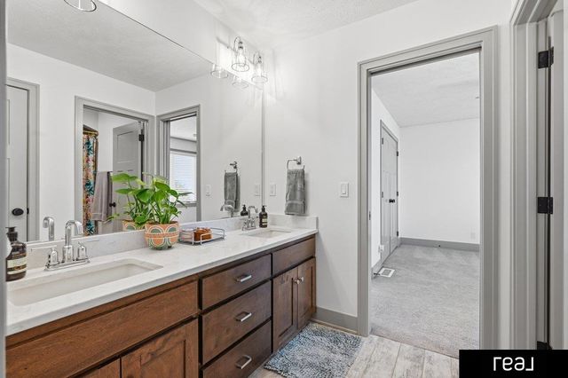 21825 H Street, Elkhorn, NE 68022
