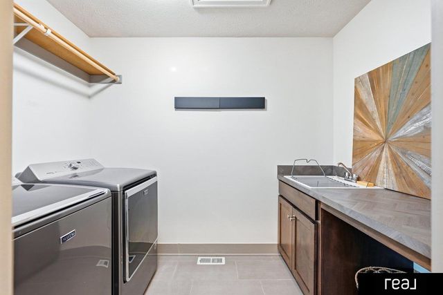 21825 H Street, Elkhorn, NE 68022