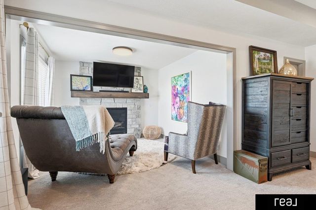 21825 H Street, Elkhorn, NE 68022