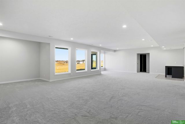 10809 S 219th Avenue, Gretna, NE 68028