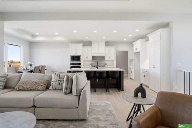 10809 S 219th Avenue, Gretna, NE 68028