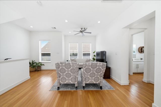 1910 Fletcher Street, Houston, TX 77009