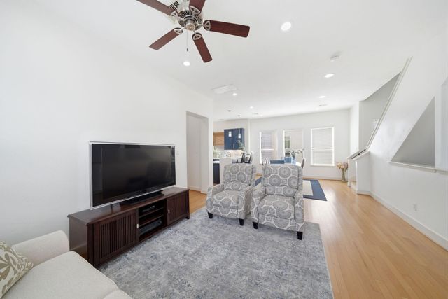 1910 Fletcher Street, Houston, TX 77009