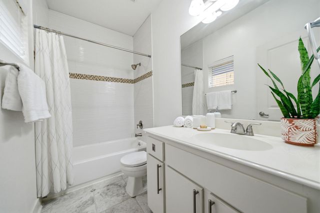 1910 Fletcher Street, Houston, TX 77009