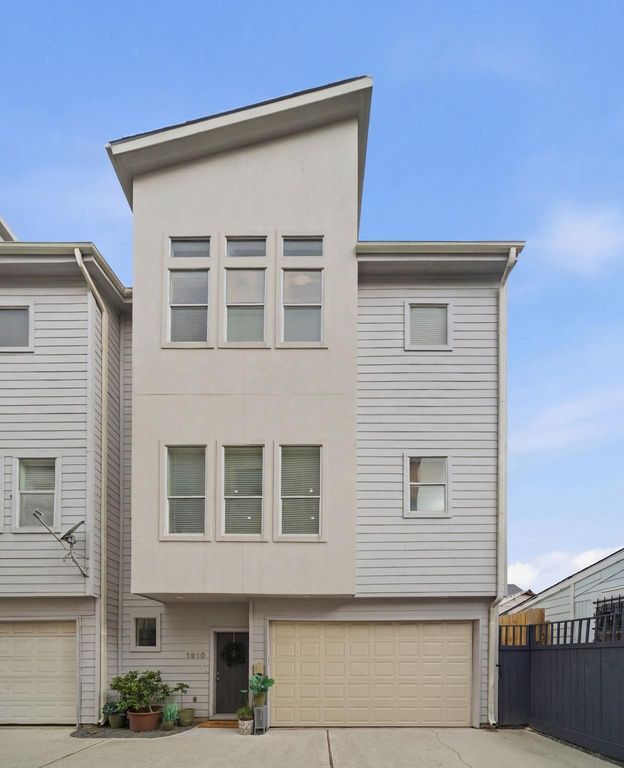 1910 Fletcher Street, Houston, TX 77009