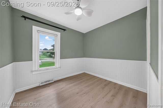 1446 E Meyers Avenue, Hazel Park, MI 48030