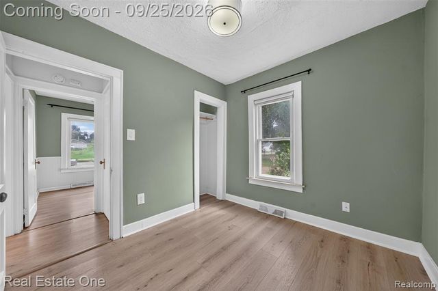 1446 E Meyers Avenue, Hazel Park, MI 48030