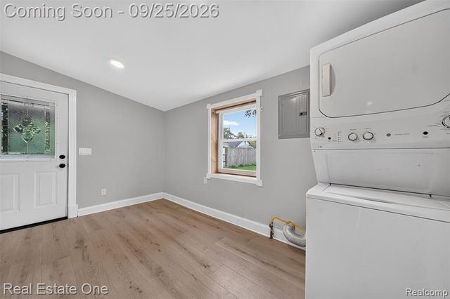 1446 E Meyers Avenue, Hazel Park, MI 48030