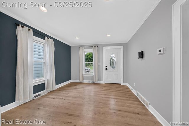 1446 E Meyers Avenue, Hazel Park, MI 48030