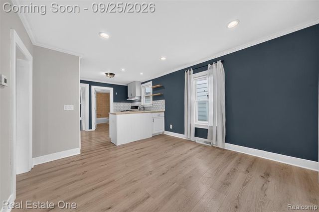 1446 E Meyers Avenue, Hazel Park, MI 48030