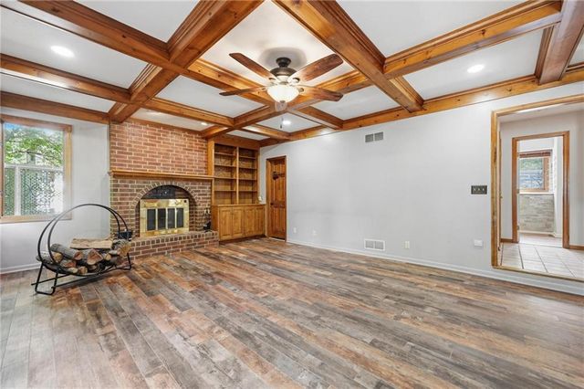 4100 NE SHADY LANE Drive, Gladstone, MO 64119