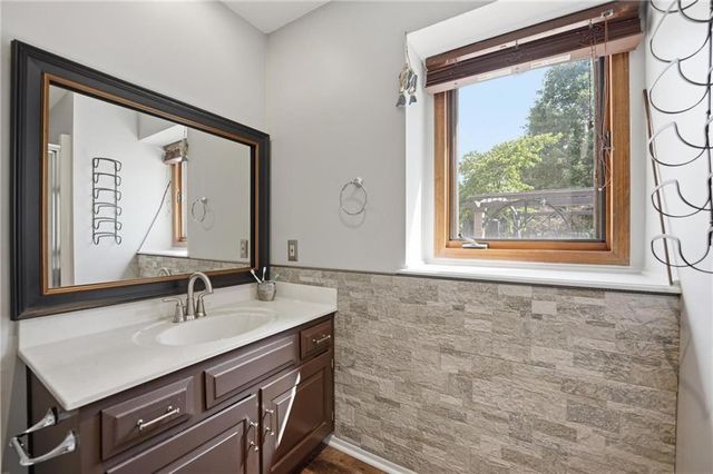 4100 NE SHADY LANE Drive, Gladstone, MO 64119