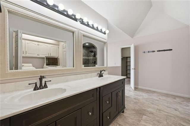 4100 NE SHADY LANE Drive, Gladstone, MO 64119