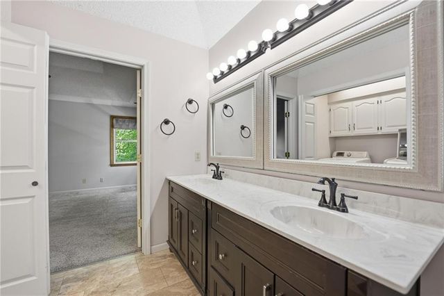 4100 NE SHADY LANE Drive, Gladstone, MO 64119