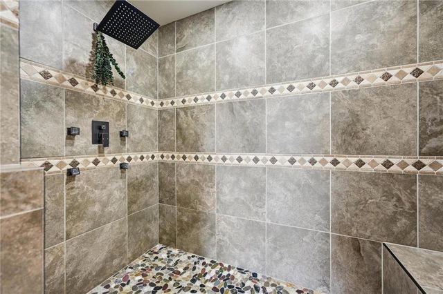 4100 NE SHADY LANE Drive, Gladstone, MO 64119