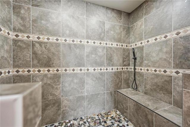 4100 NE SHADY LANE Drive, Gladstone, MO 64119