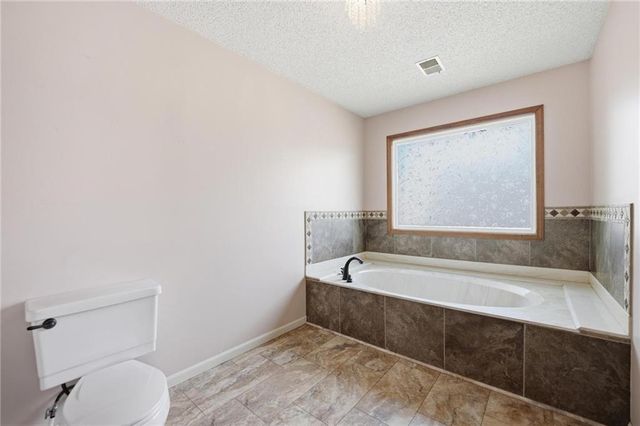 4100 NE SHADY LANE Drive, Gladstone, MO 64119