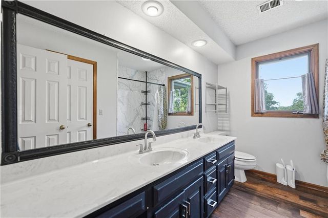 4100 NE SHADY LANE Drive, Gladstone, MO 64119